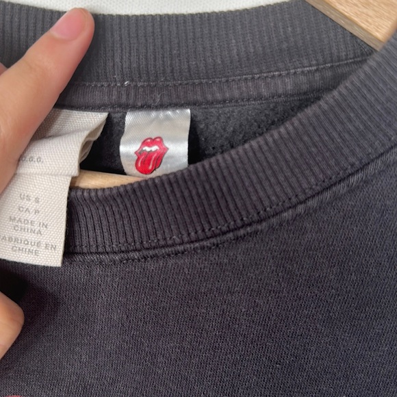H&M Rolling Stones Sweatshirt Womens Size S Grey Tongue Graphics - Picture 4 of 7